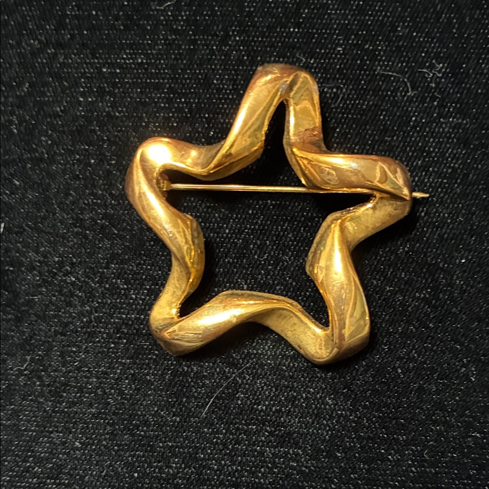 Vintage Gold Star Brooch Pin - Wavy Design